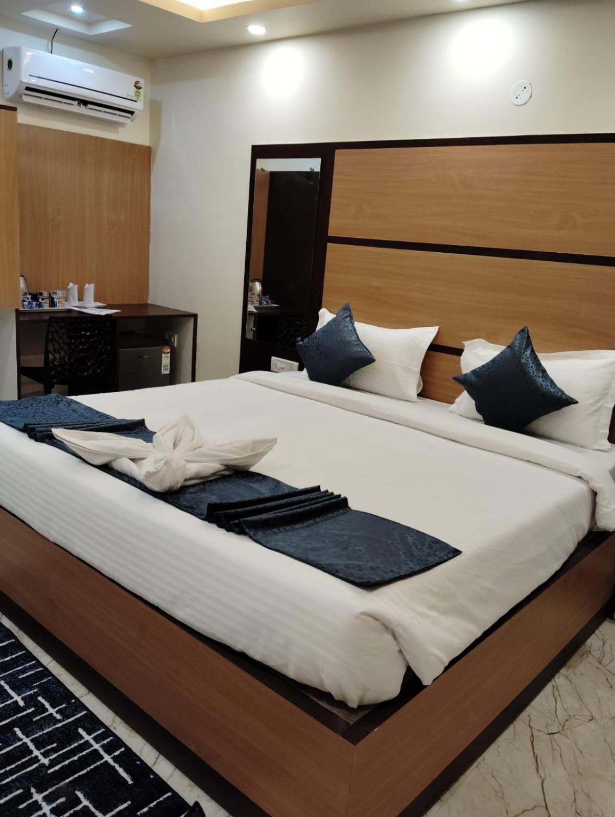 Mom Hotel - Unit Of Mom Hotel Puri Exterior photo