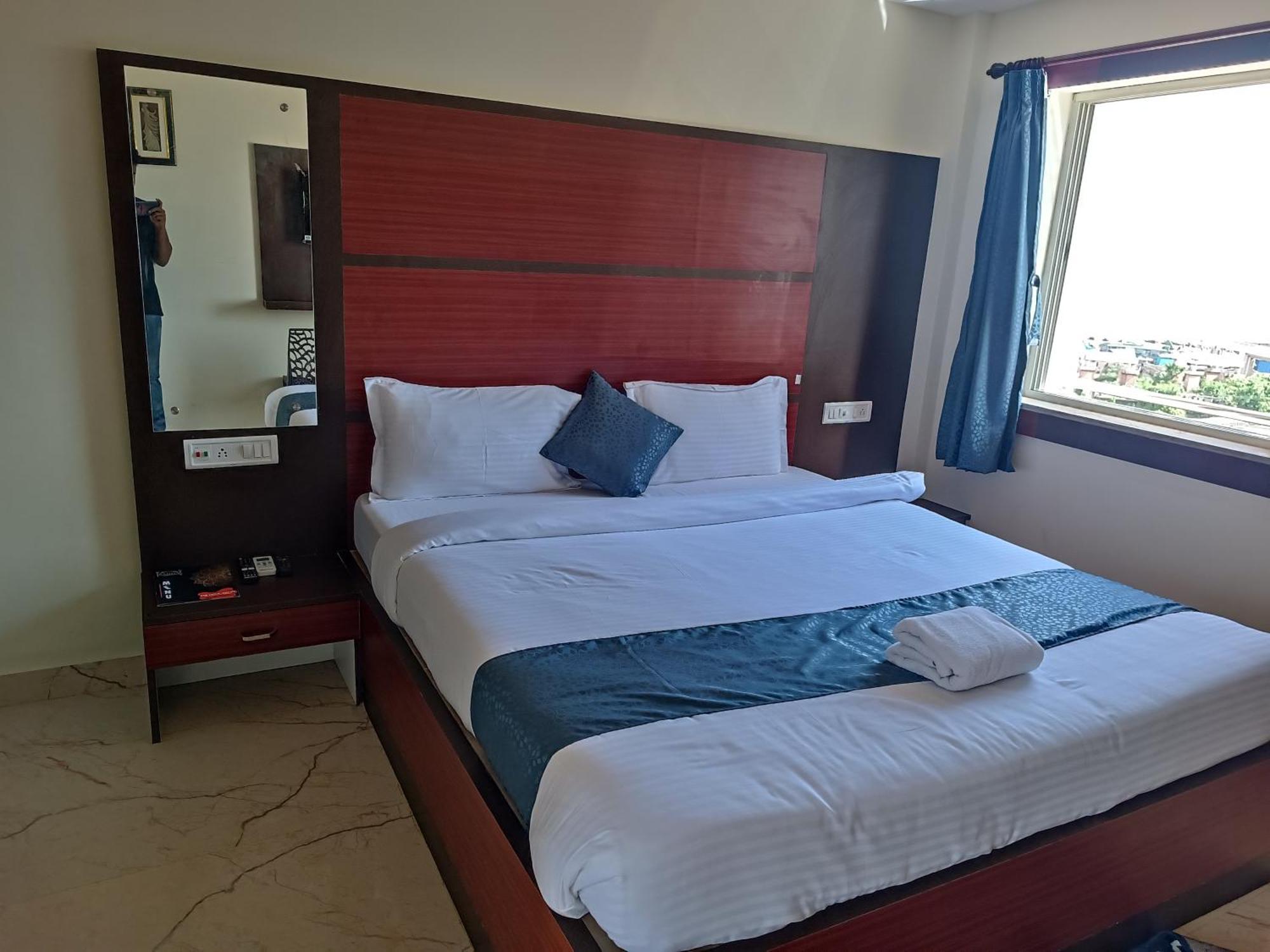 Mom Hotel - Unit Of Mom Hotel Puri Exterior photo