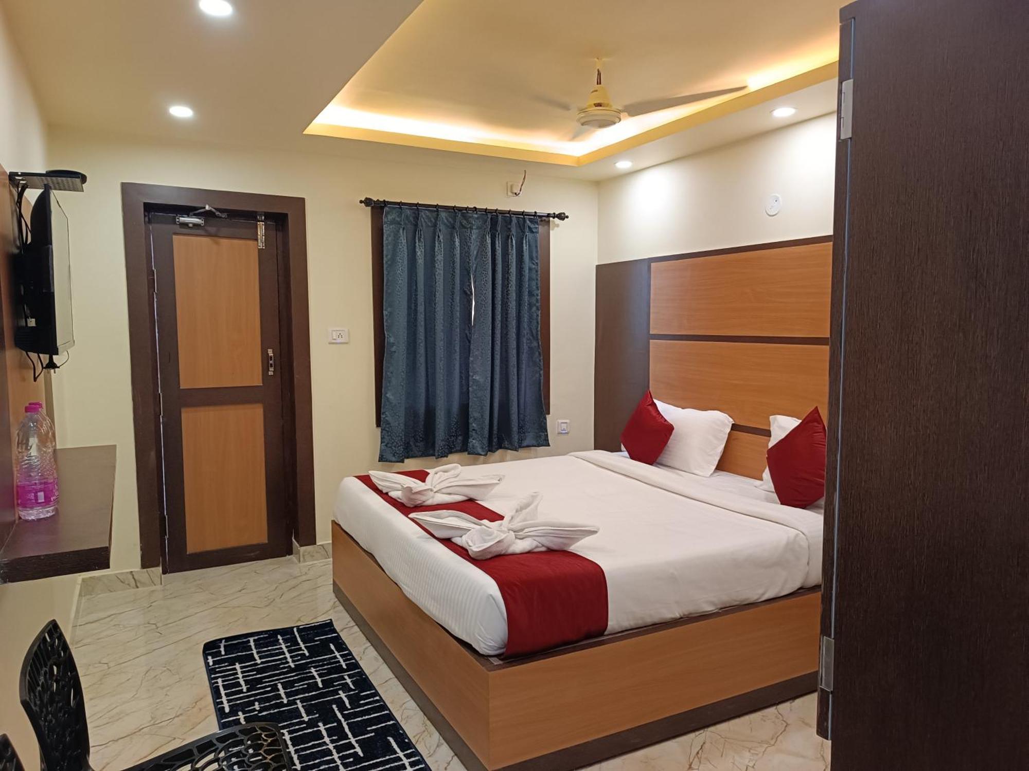 Mom Hotel - Unit Of Mom Hotel Puri Exterior photo