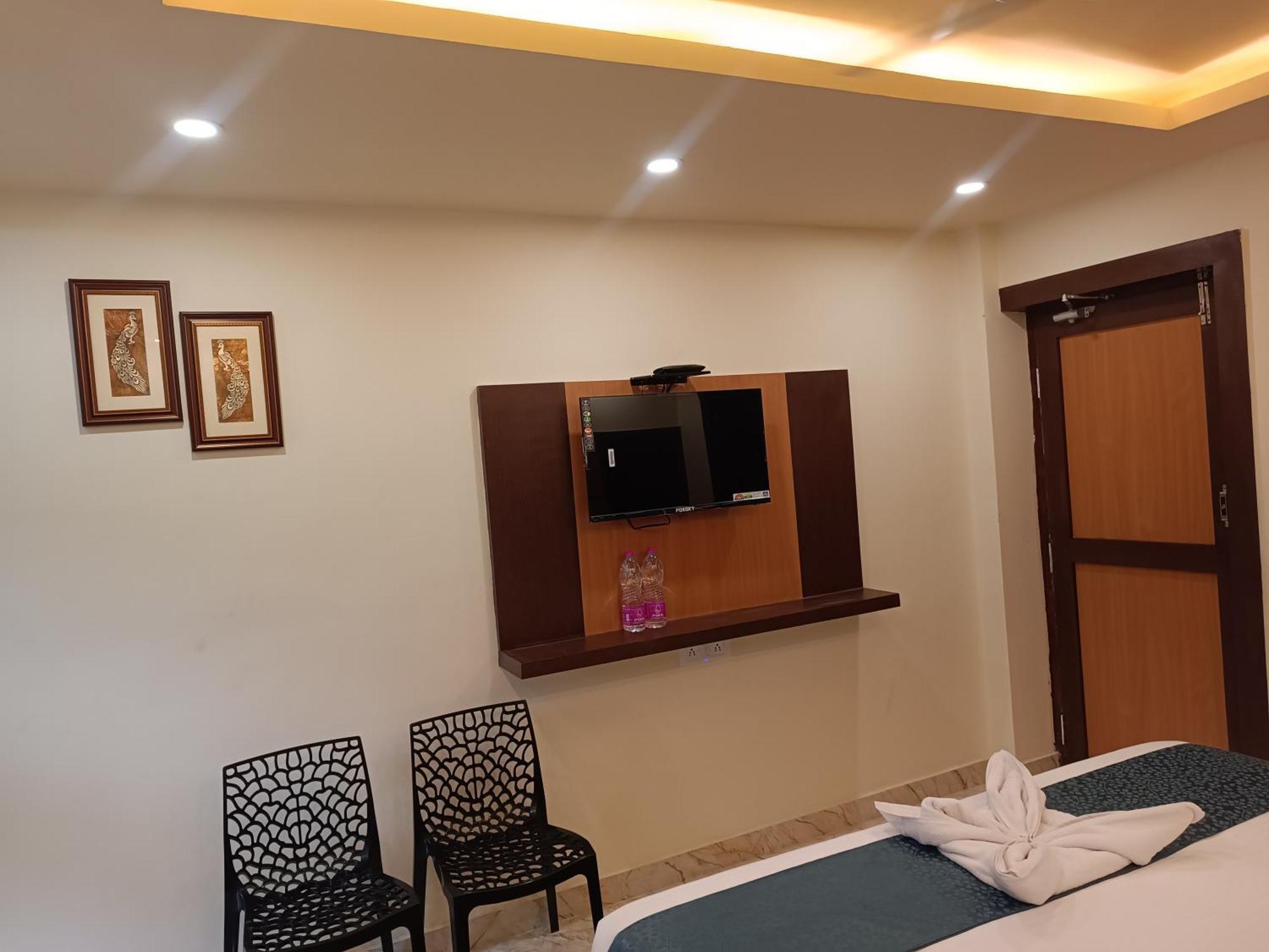 Mom Hotel - Unit Of Mom Hotel Puri Exterior photo