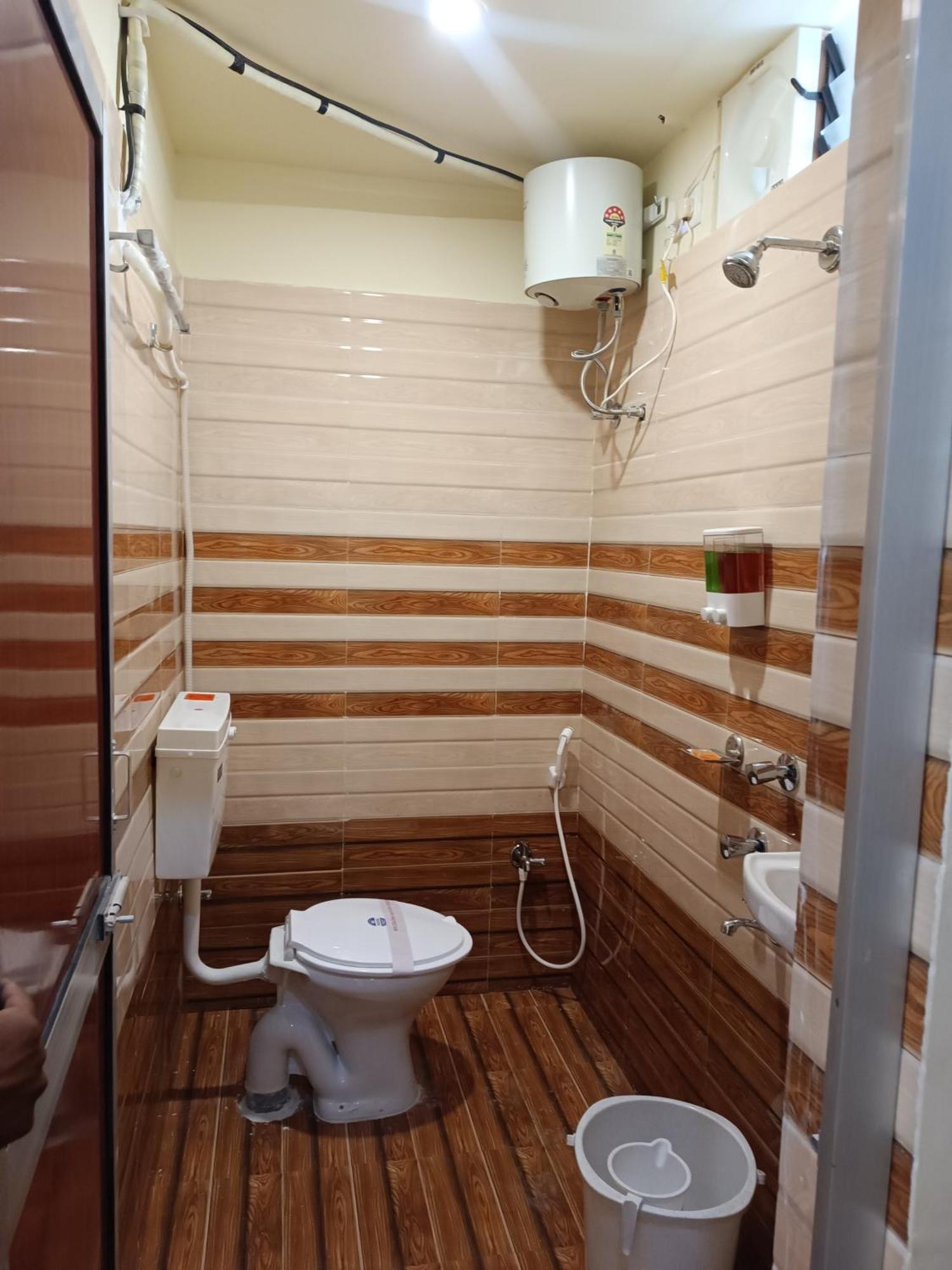 Mom Hotel - Unit Of Mom Hotel Puri Exterior photo