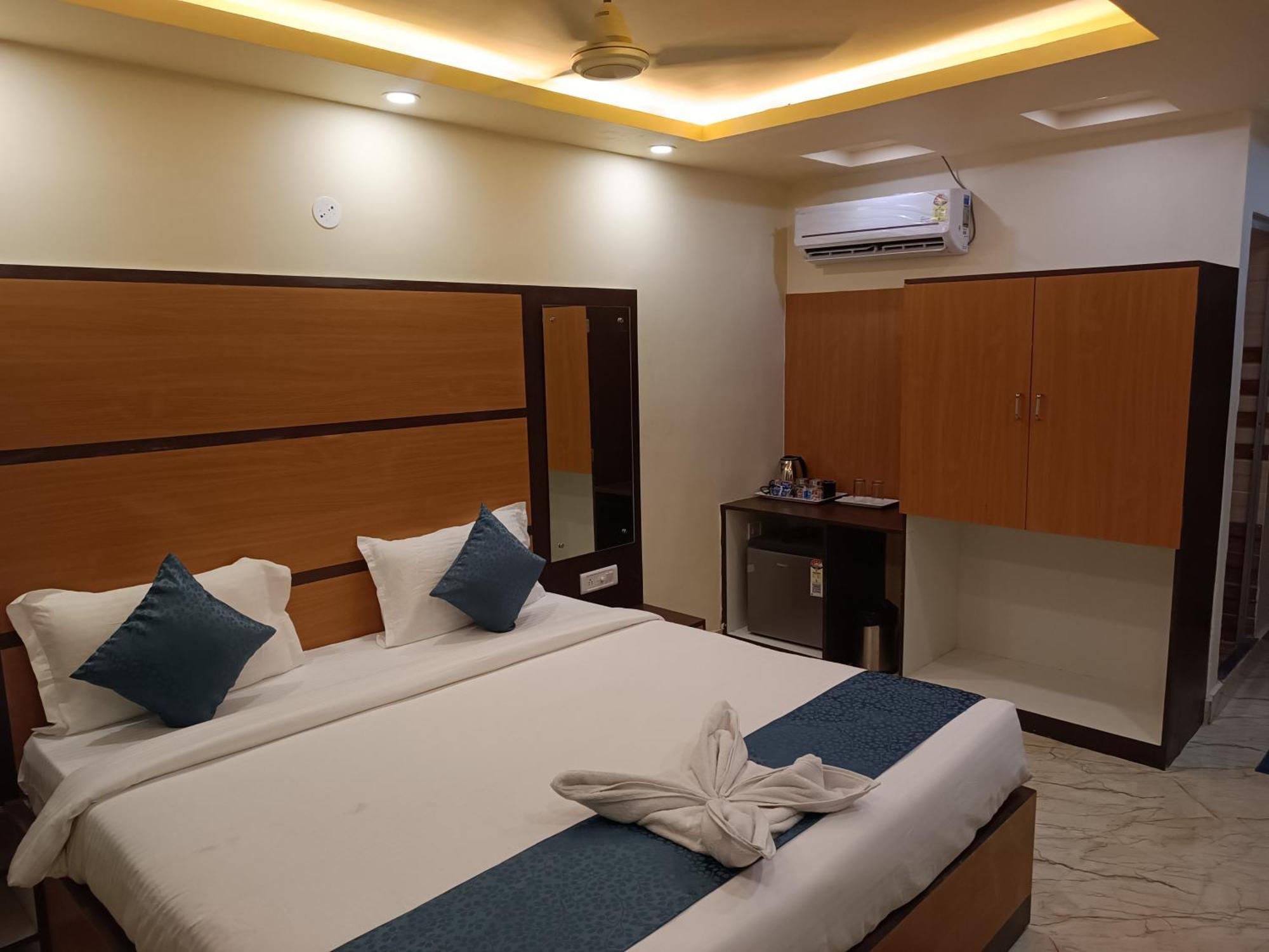 Mom Hotel - Unit Of Mom Hotel Puri Exterior photo