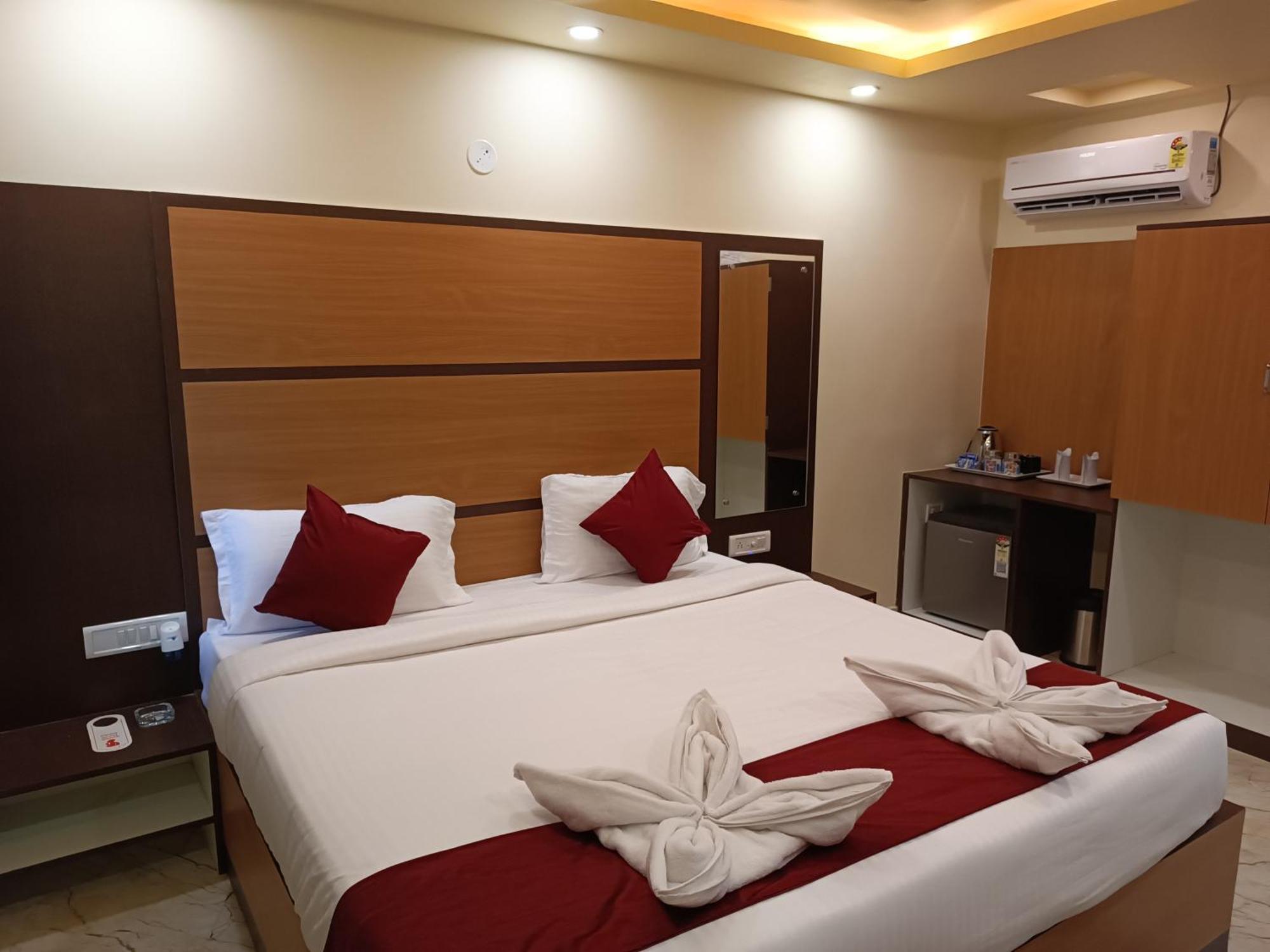 Mom Hotel - Unit Of Mom Hotel Puri Exterior photo
