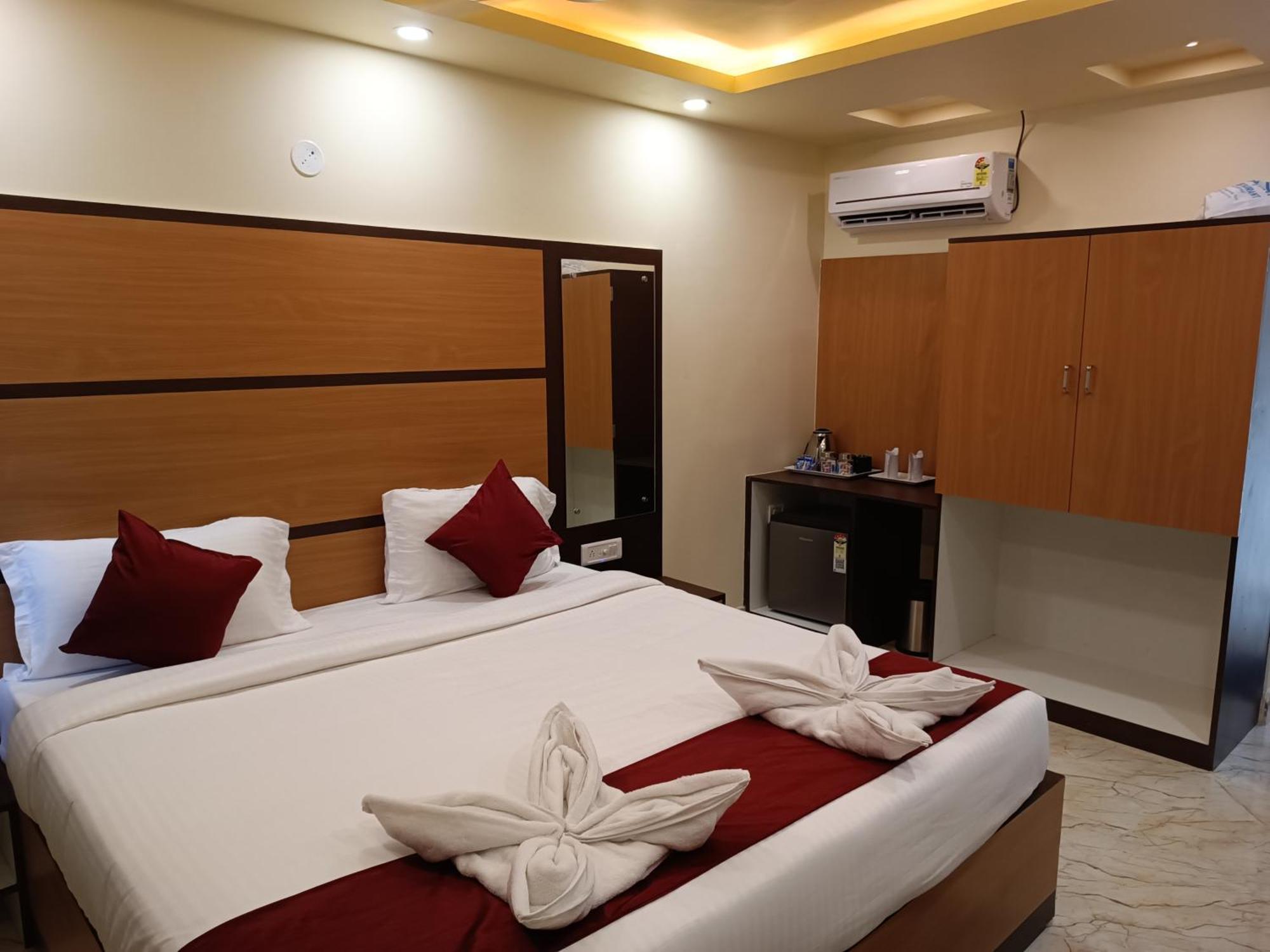 Mom Hotel - Unit Of Mom Hotel Puri Exterior photo