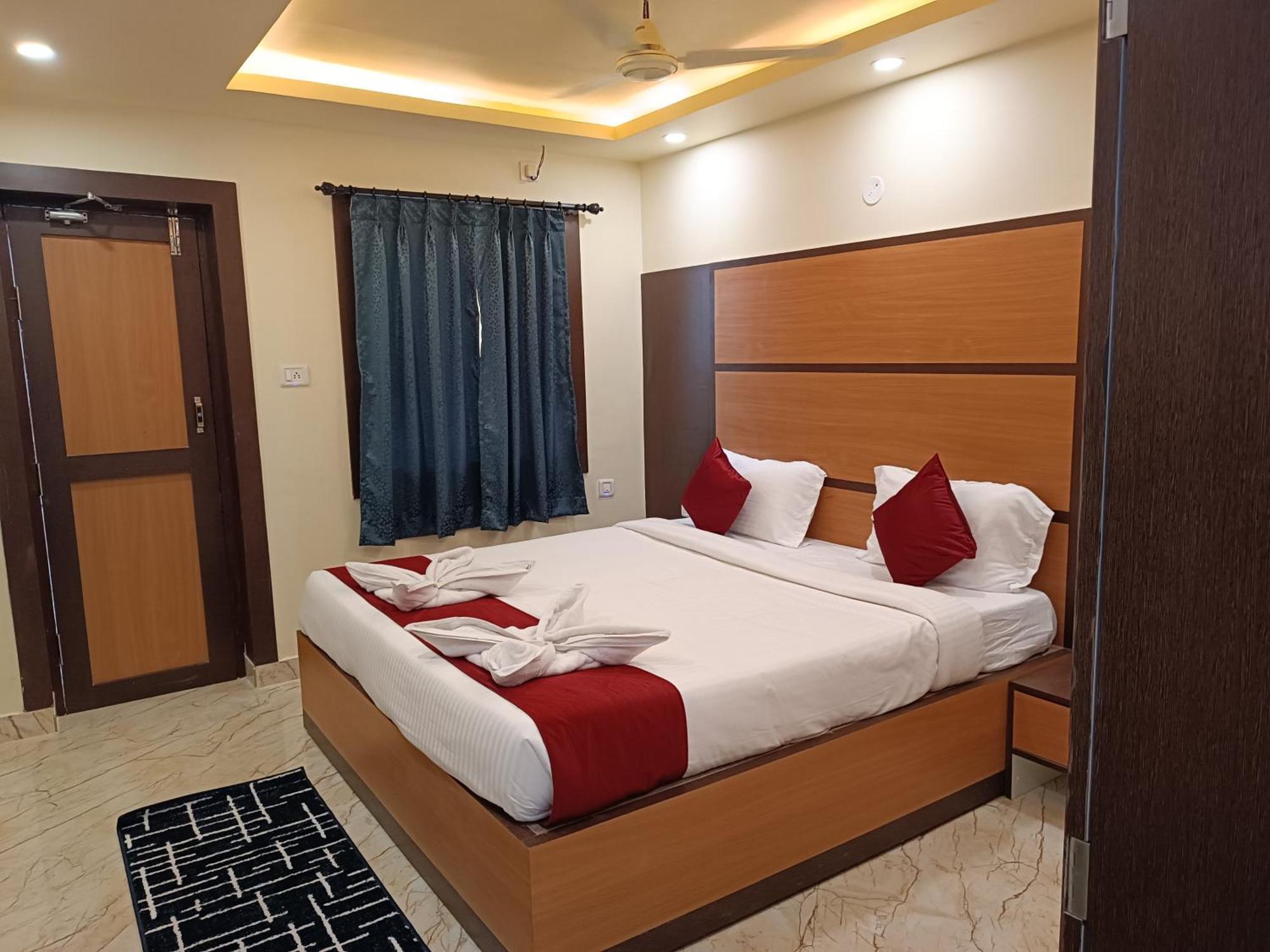 Mom Hotel - Unit Of Mom Hotel Puri Exterior photo
