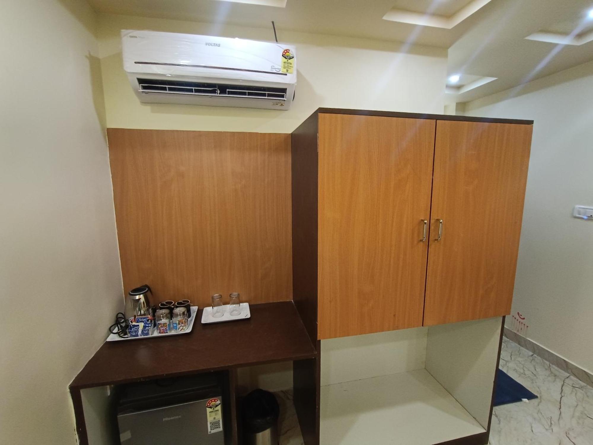 Mom Hotel - Unit Of Mom Hotel Puri Exterior photo