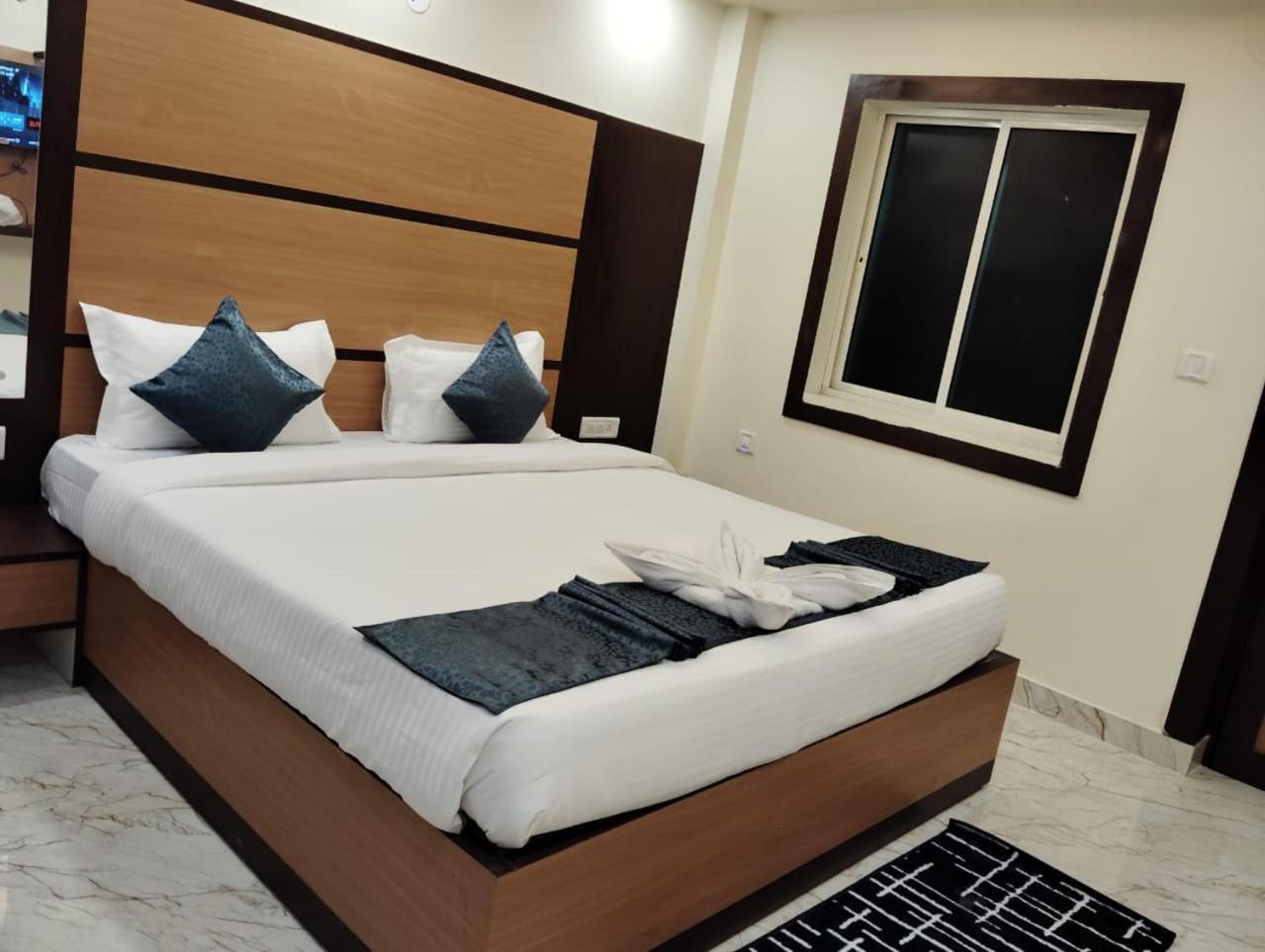 Mom Hotel - Unit Of Mom Hotel Puri Exterior photo