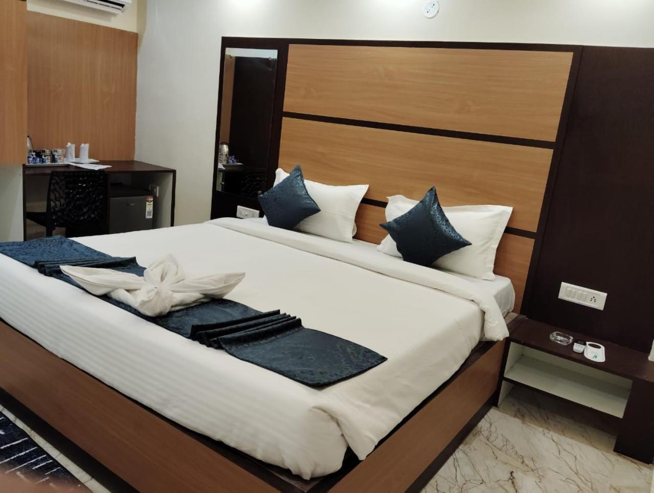 Mom Hotel - Unit Of Mom Hotel Puri Exterior photo
